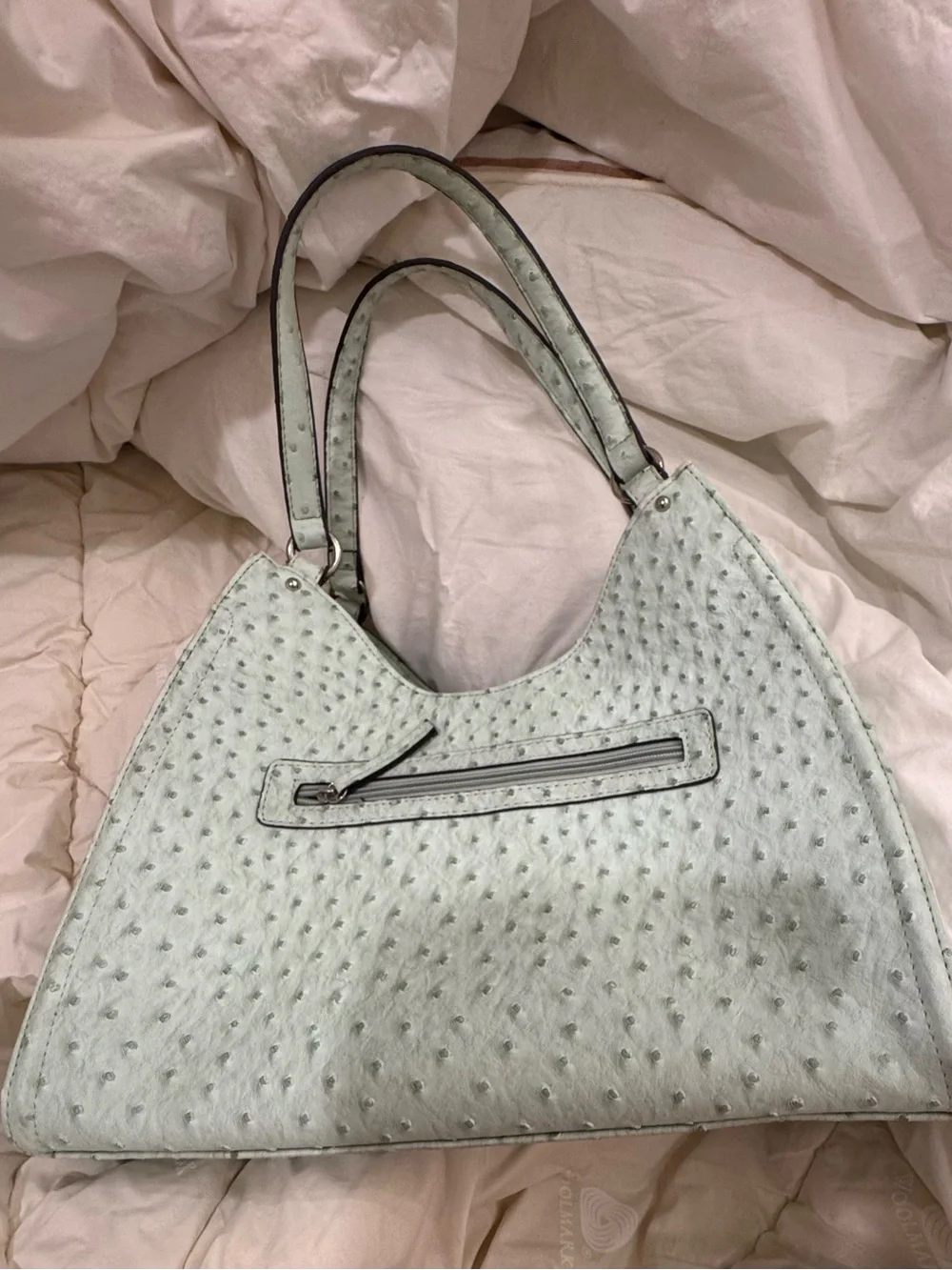 Mondani NY mint green ostrich embossed shoulder handbag excellent condition